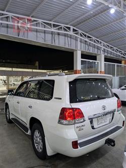 تۆیۆتا لاند کروزەر